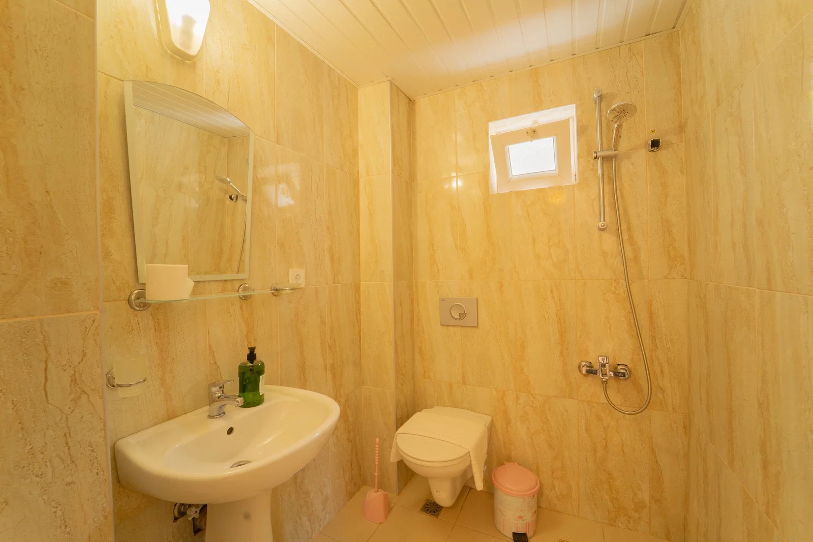 Kalkan’da Merkeze Yakın, Özel Havuzlu, 12 Kişilik, Ekonomik Villa