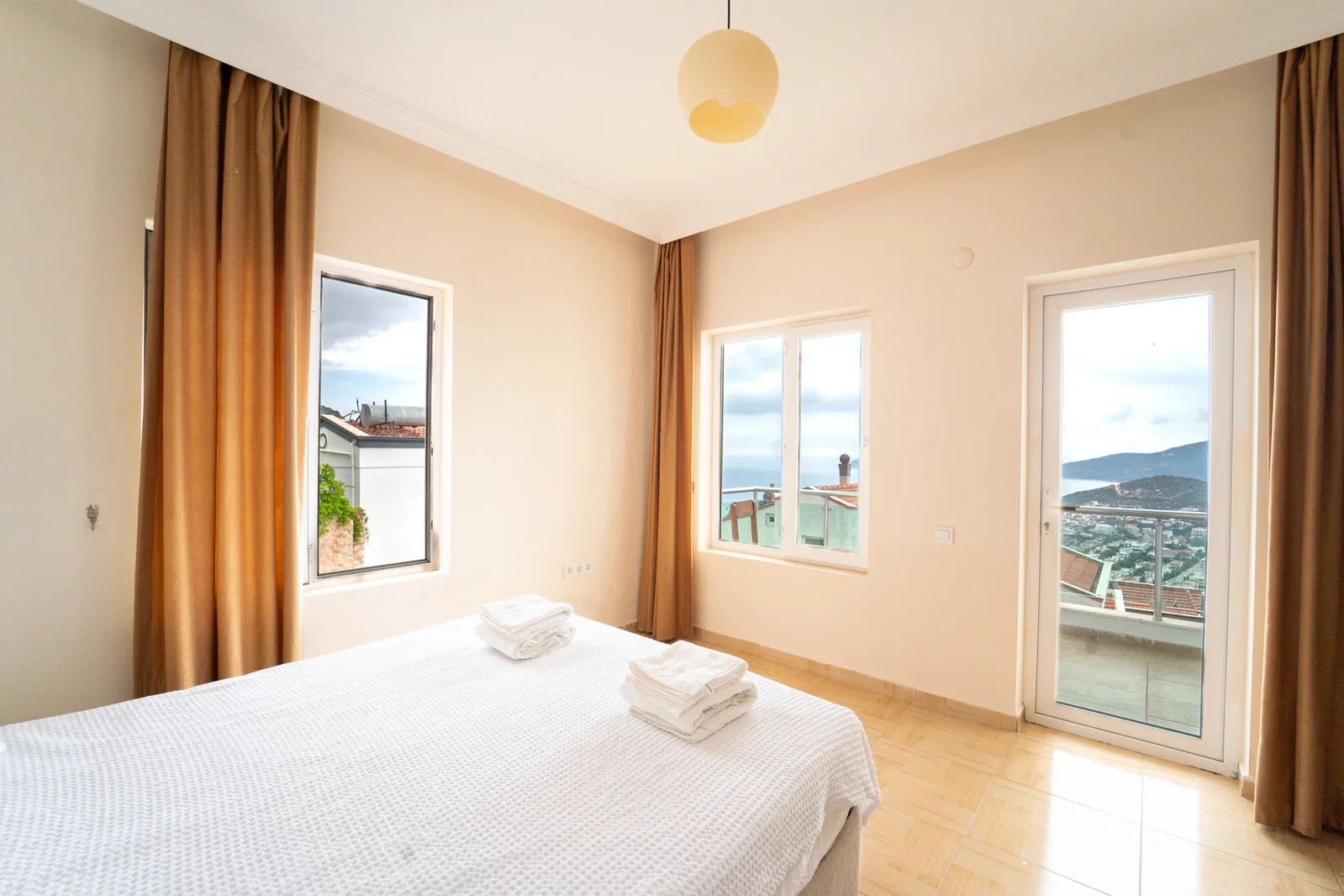 Kalkan’da Merkeze Yakın, Özel Havuzlu, 12 Kişilik, Ekonomik Villa