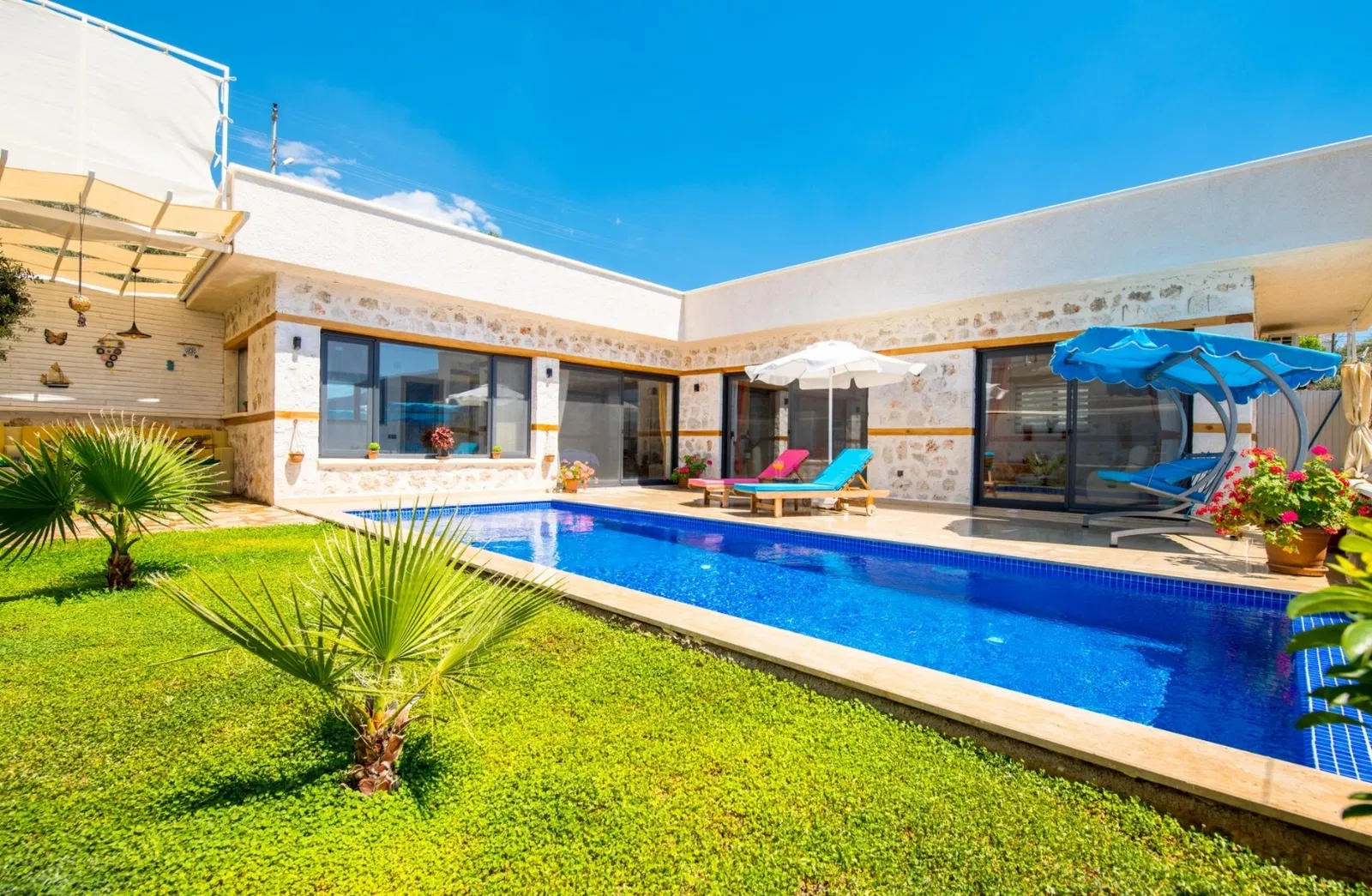 Kalkan’da jakuzili kiralık villa