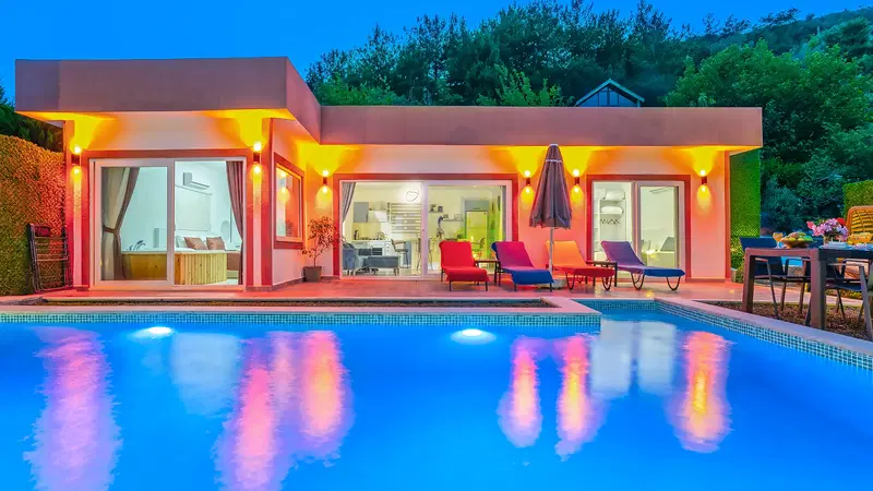 Kalkan’da korunaklı havuzlu kiralık villa