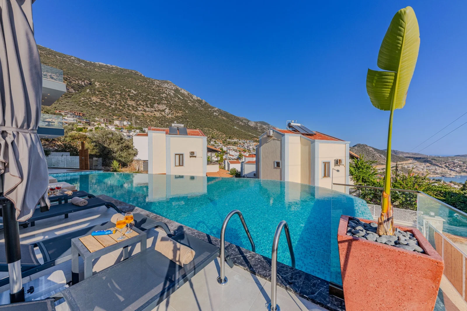 Kalkan’da deniz manzaralı kiralık villa, fotoğraf 2