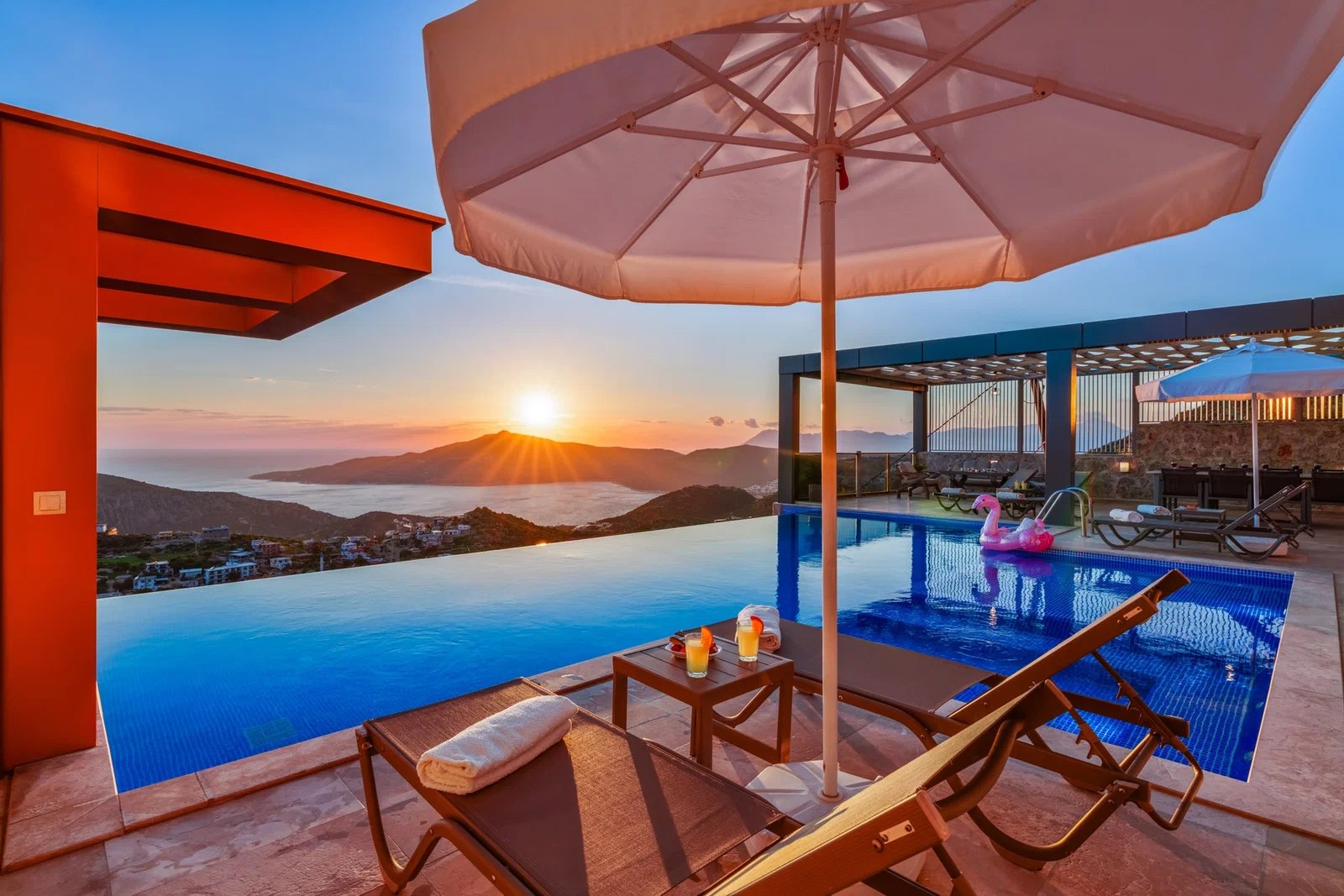 Kalkan’da Merkeze Yakın, Korunaklı Havuzlu, 8 Kişilik, Kiralık Villa