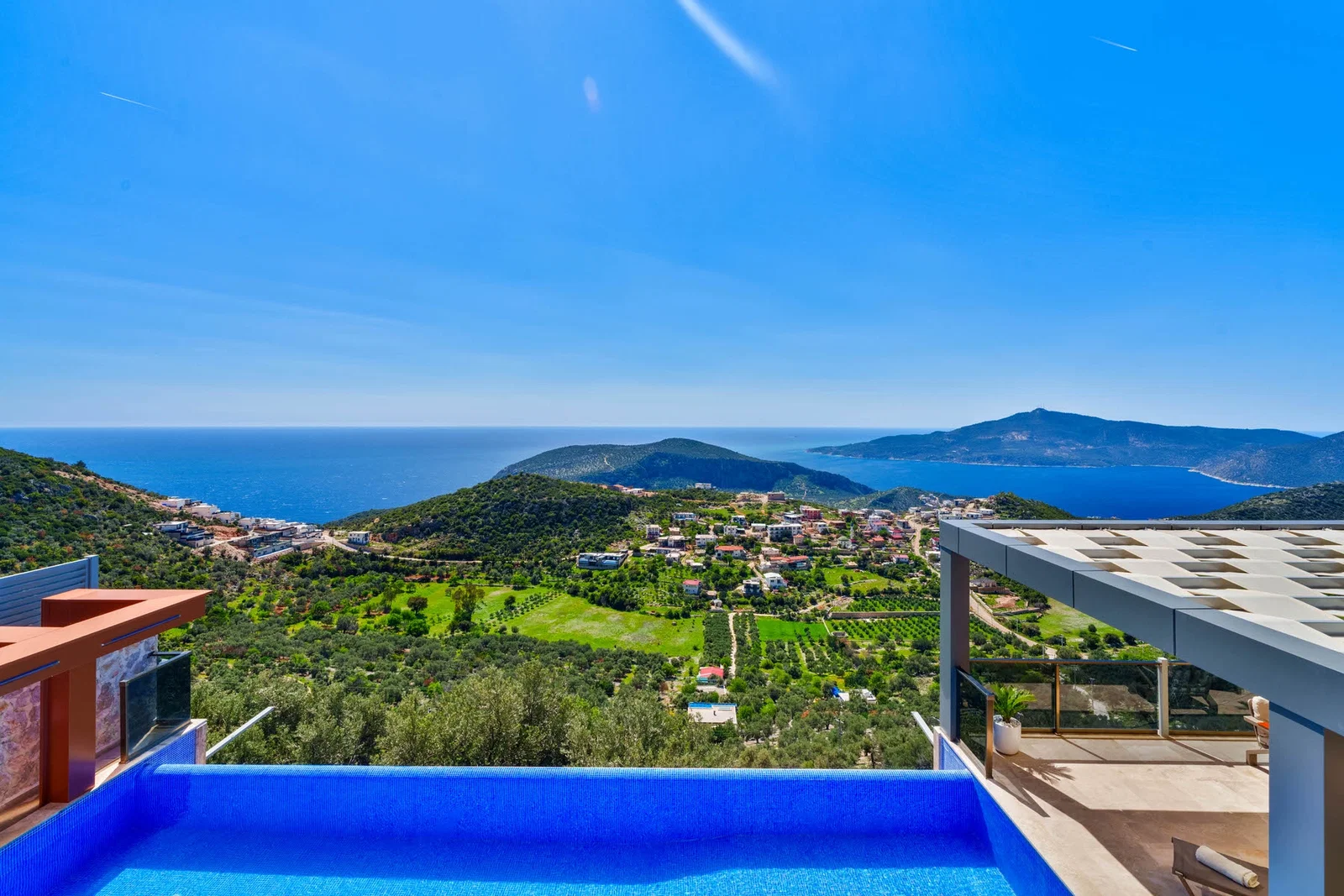 Kalkan’da Merkeze Yakın, Korunaklı Havuzlu, 8 Kişilik, Kiralık Villa
