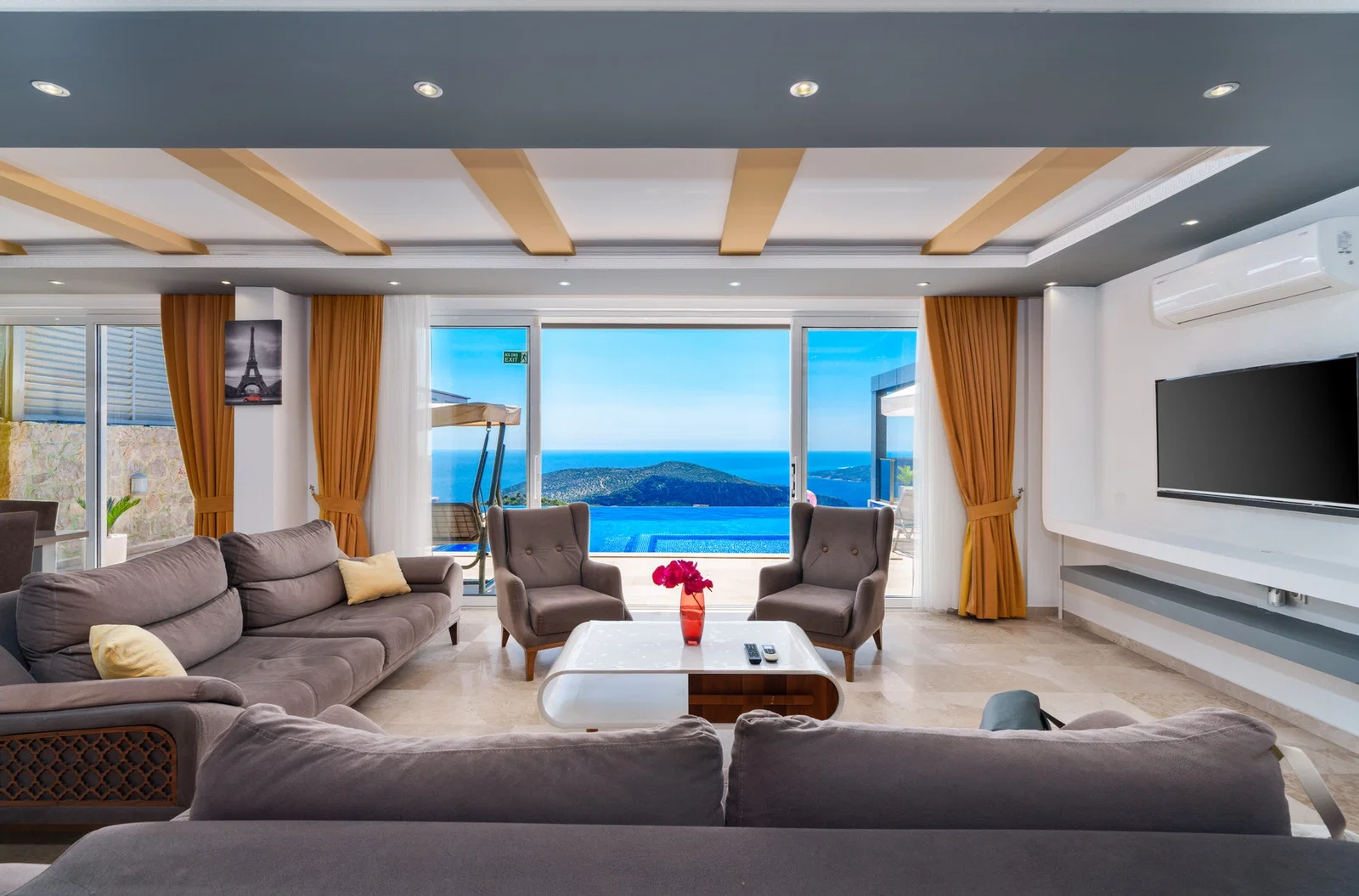 Kalkan’da Merkeze Yakın, Korunaklı Havuzlu, 8 Kişilik, Kiralık Villa