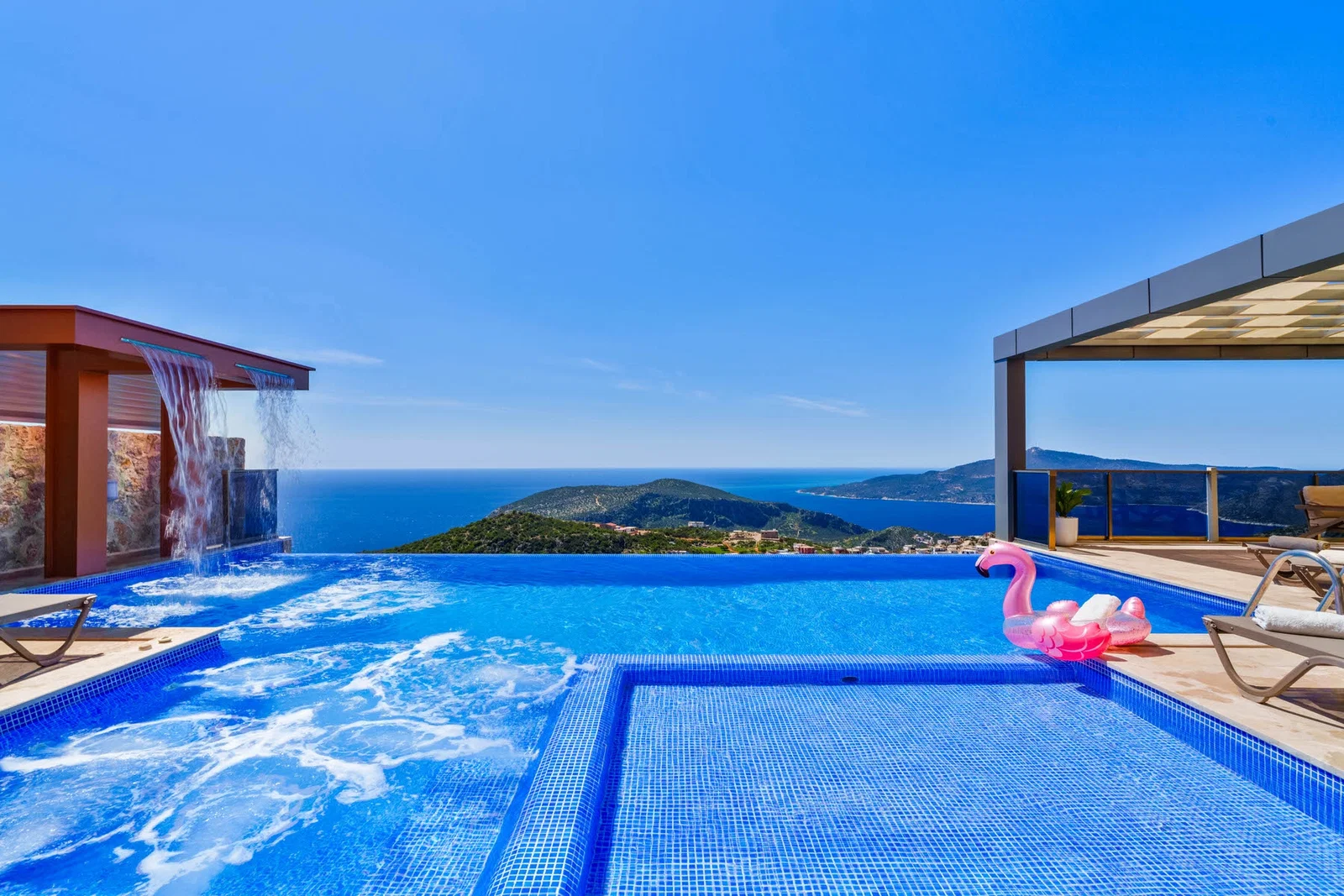 Kalkan’da Merkeze Yakın, Korunaklı Havuzlu, 8 Kişilik, Kiralık Villa