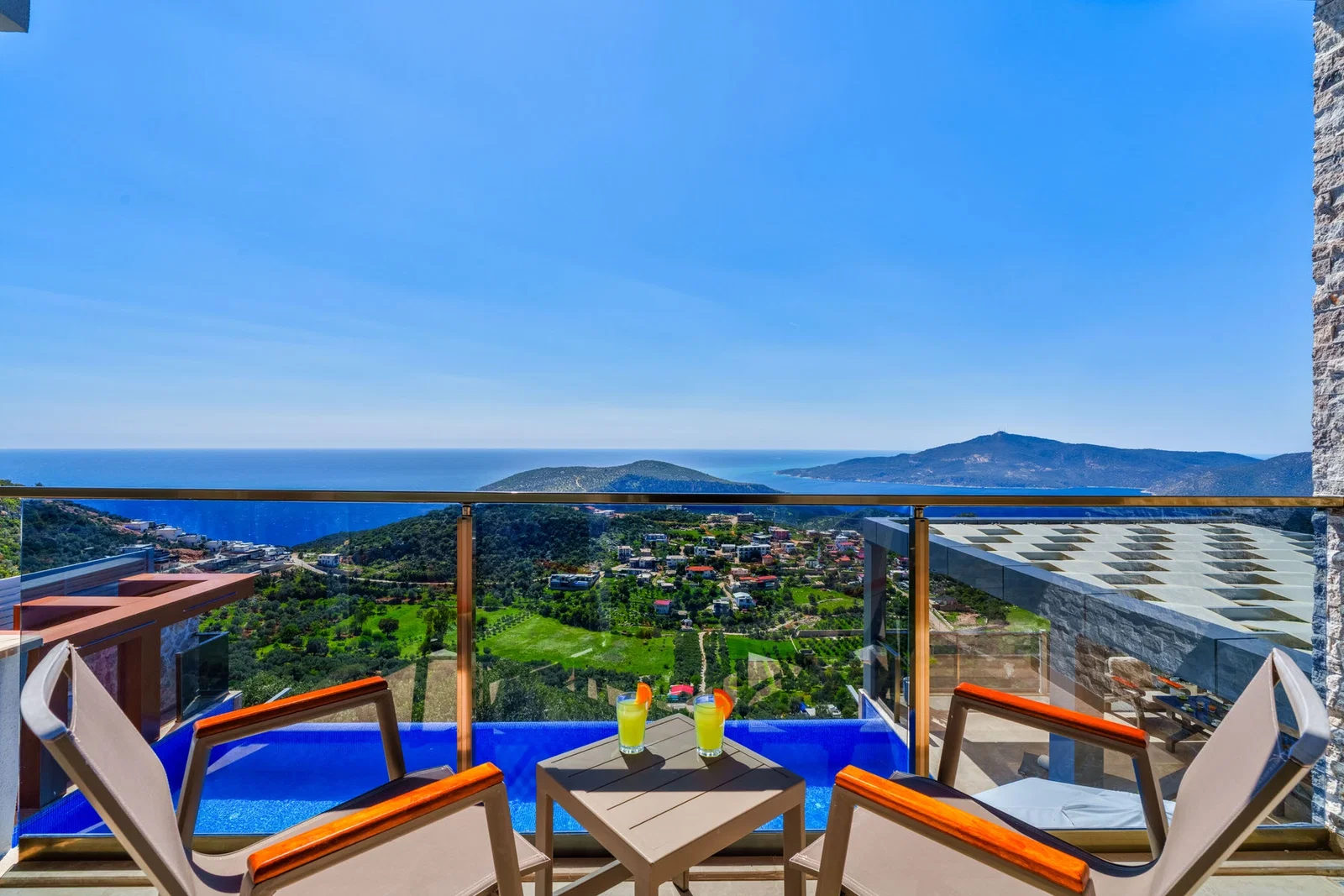 Kalkan’da Merkeze Yakın, Korunaklı Havuzlu, 8 Kişilik, Kiralık Villa