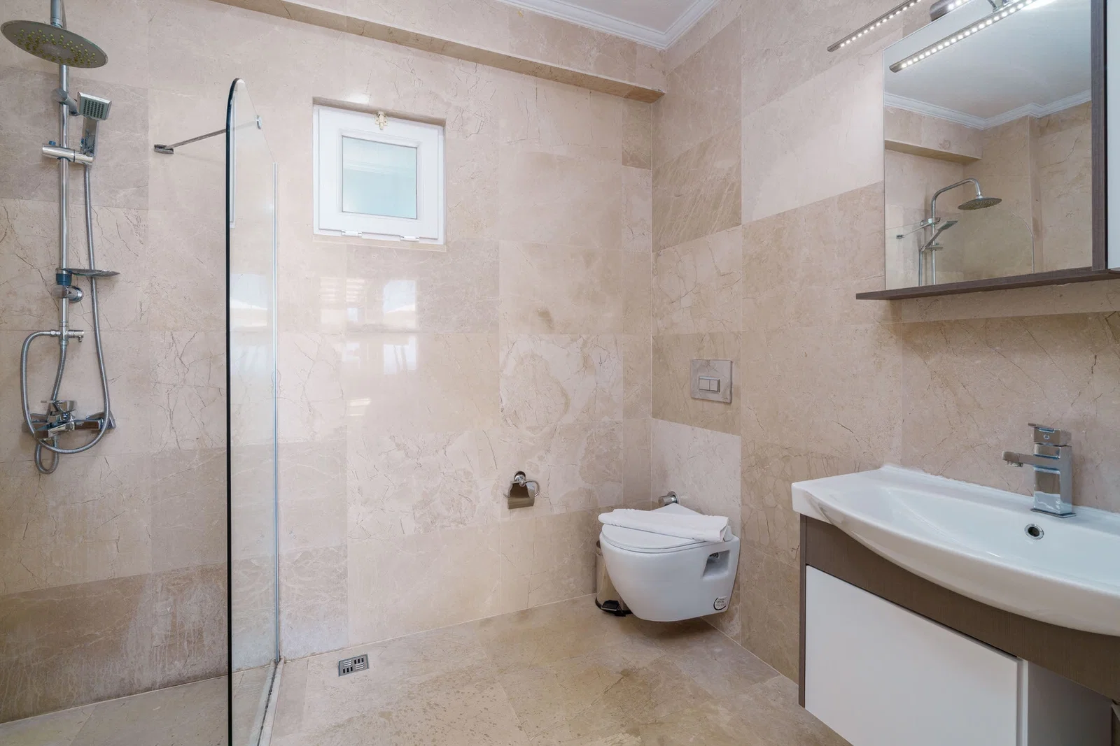 Kalkan’da Merkeze Yakın, Korunaklı Havuzlu, 8 Kişilik, Kiralık Villa