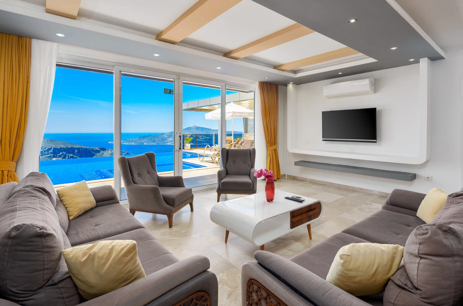 Kalkan’da Merkeze Yakın, Korunaklı Havuzlu, 8 Kişilik, Kiralık Villa