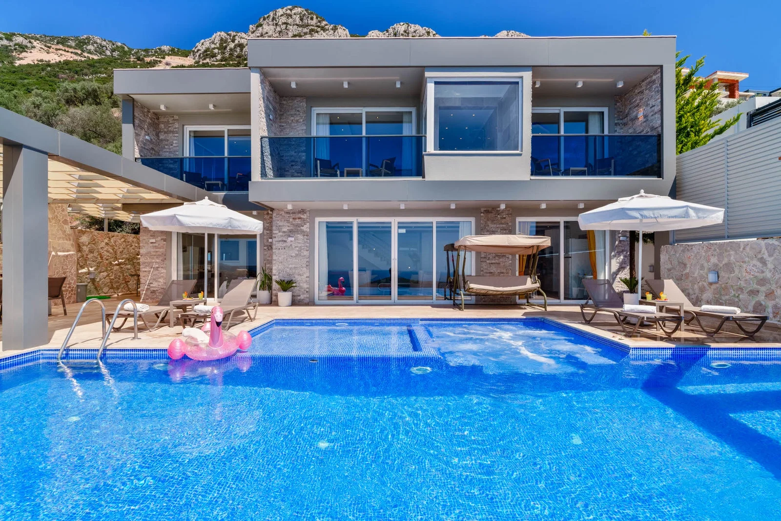 Kalkan’da Merkeze Yakın, Korunaklı Havuzlu, 8 Kişilik, Kiralık Villa