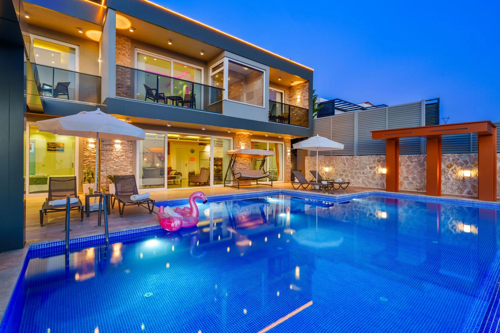 Kalkan’da Merkeze Yakın, Korunaklı Havuzlu, 8 Kişilik, Kiralık Villa