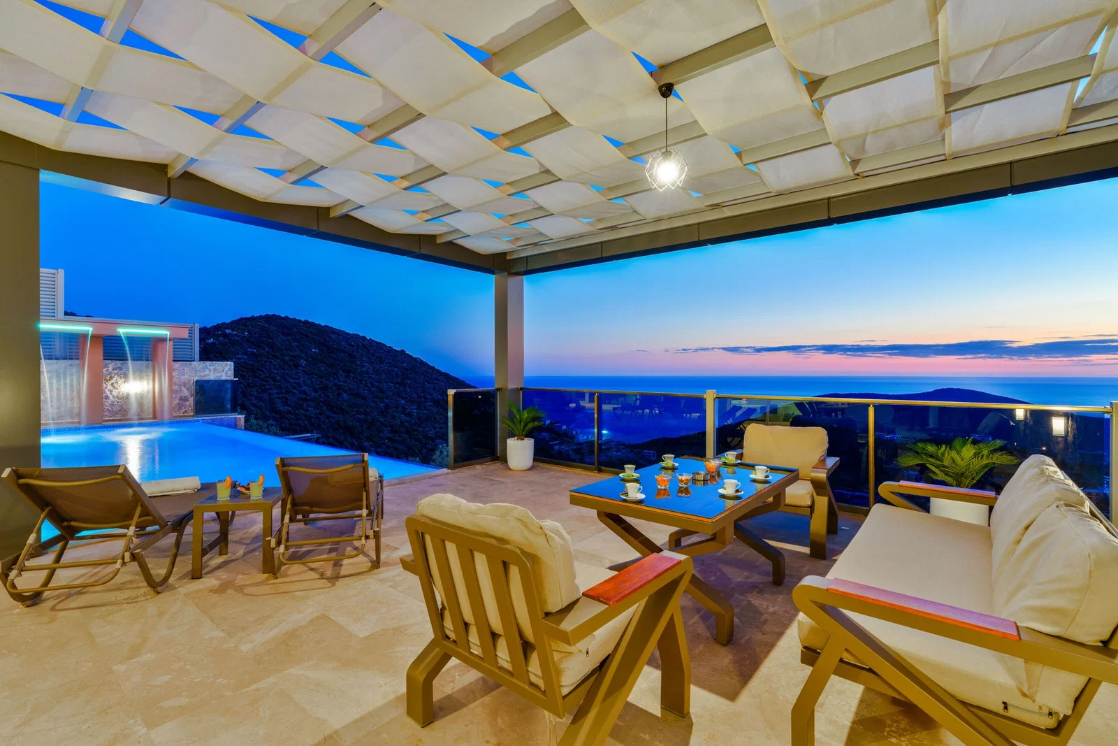 Kalkan’da Merkeze Yakın, Korunaklı Havuzlu, 8 Kişilik, Kiralık Villa