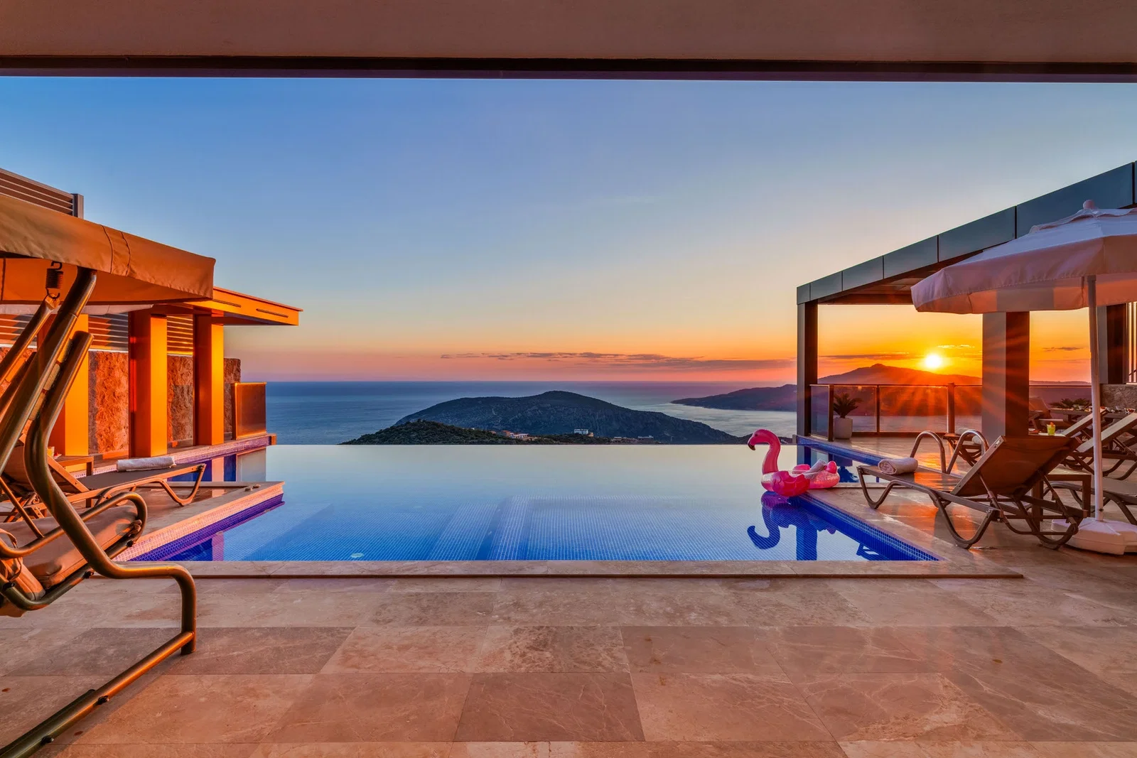 Kalkan’da Merkeze Yakın, Korunaklı Havuzlu, 8 Kişilik, Kiralık Villa