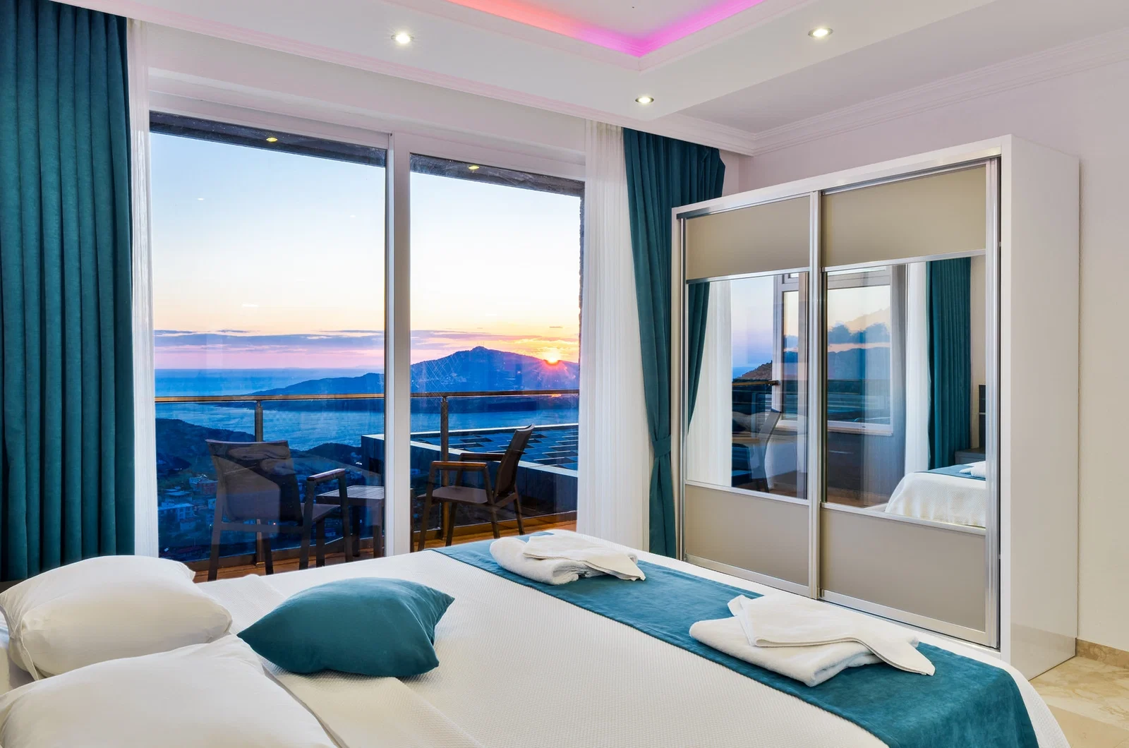 Kalkan’da Merkeze Yakın, Korunaklı Havuzlu, 8 Kişilik, Kiralık Villa