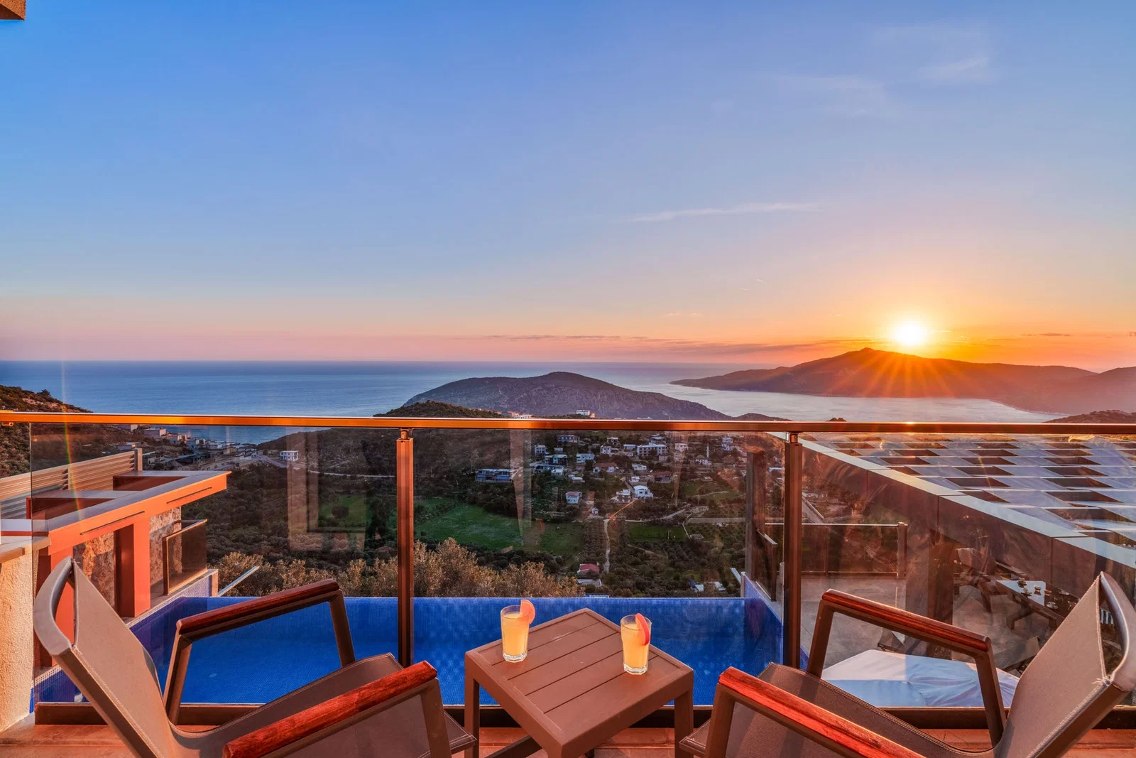 Kalkan’da Merkeze Yakın, Korunaklı Havuzlu, 8 Kişilik, Kiralık Villa