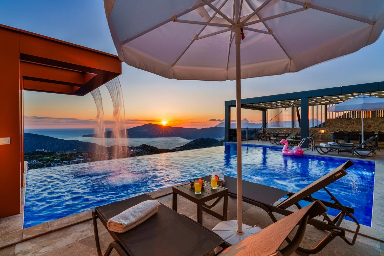 Kalkan’da Merkeze Yakın, Korunaklı Havuzlu, 8 Kişilik, Kiralık Villa