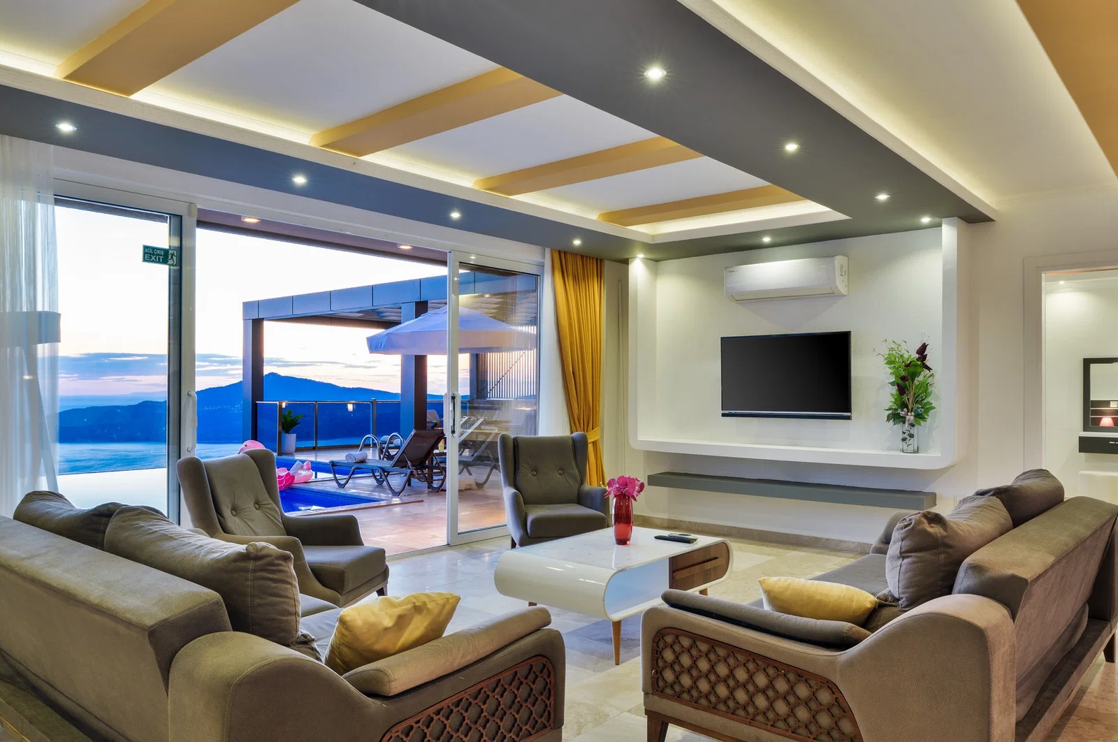 Kalkan’da Merkeze Yakın, Korunaklı Havuzlu, 8 Kişilik, Kiralık Villa