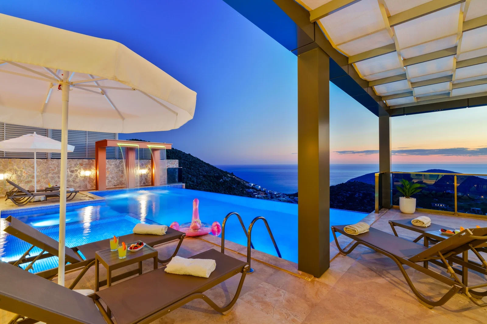 Kalkan’da Merkeze Yakın, Korunaklı Havuzlu, 8 Kişilik, Kiralık Villa