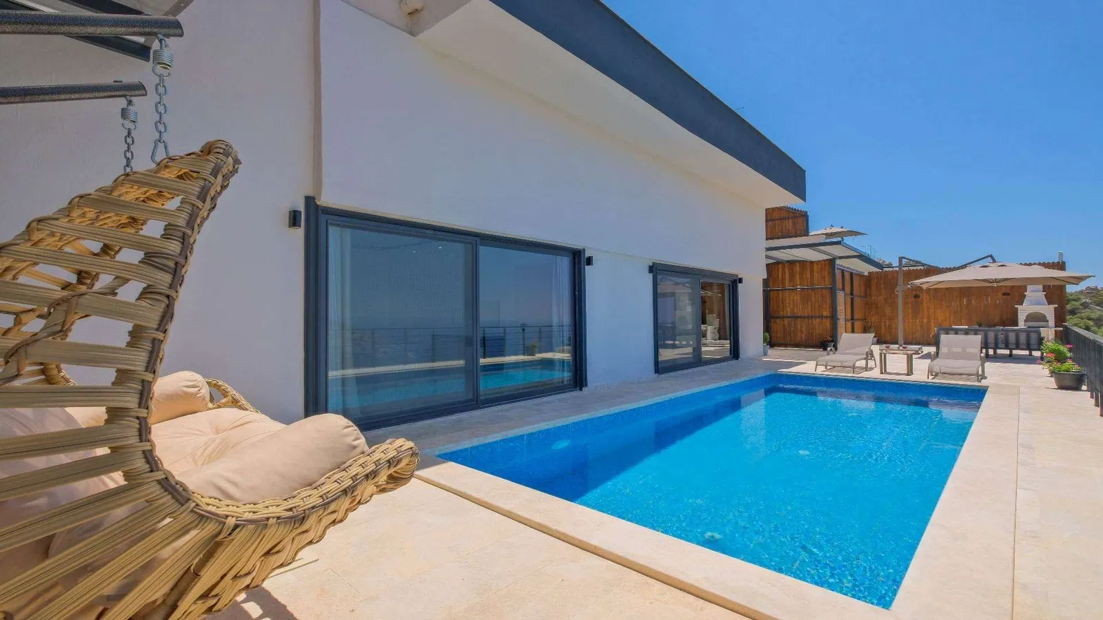 Kalkan’da jakuzili kiralık villa