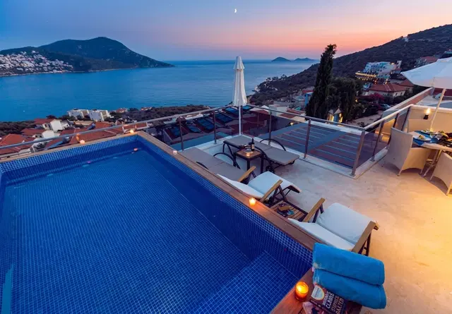 Kalkan’da Merkeze Yakın, Özel Havuzlu, 2 Yatak Odalı, Kiralık Villa
