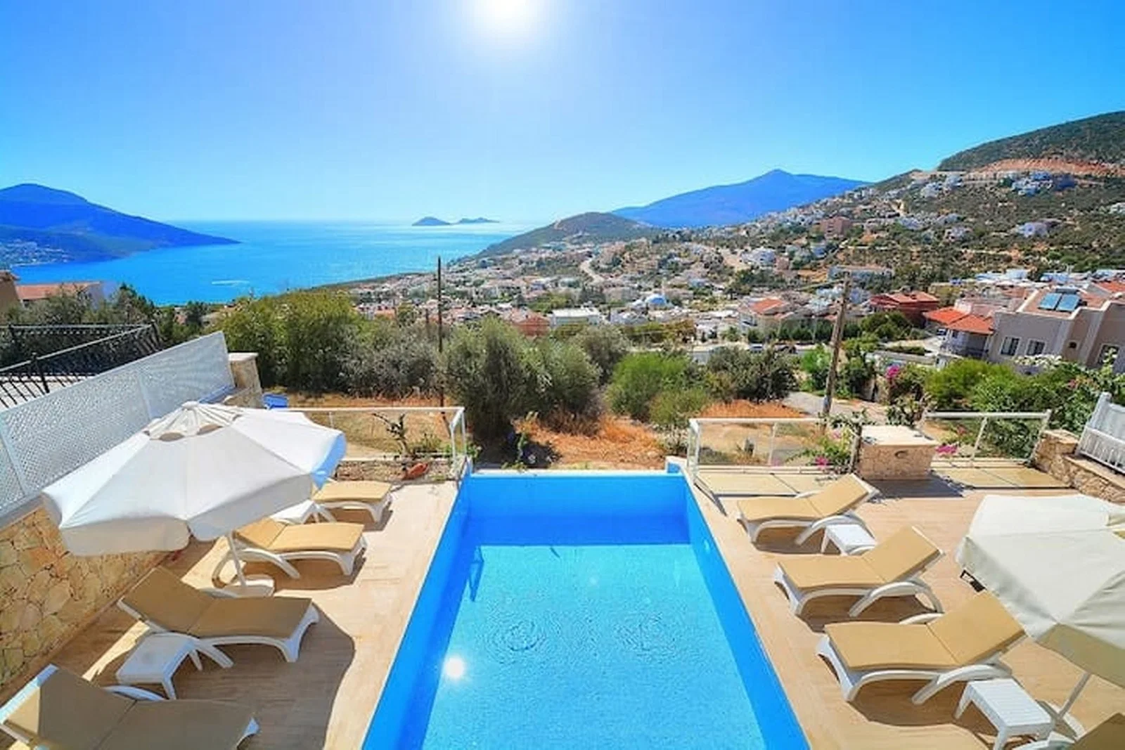 Kalkan’da Merkeze Yakın, Özel Havuzlu, 4 Yatak Odalı, Kiralık Villa