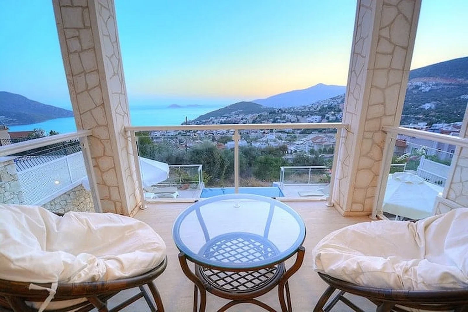 Kalkan’da Merkeze Yakın, Özel Havuzlu, 4 Yatak Odalı, Kiralık Villa