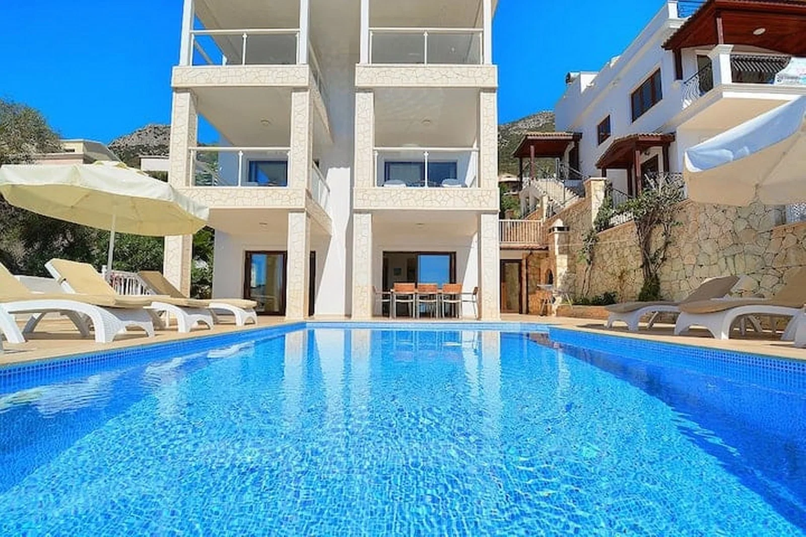 Kalkan’da Merkeze Yakın, Özel Havuzlu, 4 Yatak Odalı, Kiralık Villa