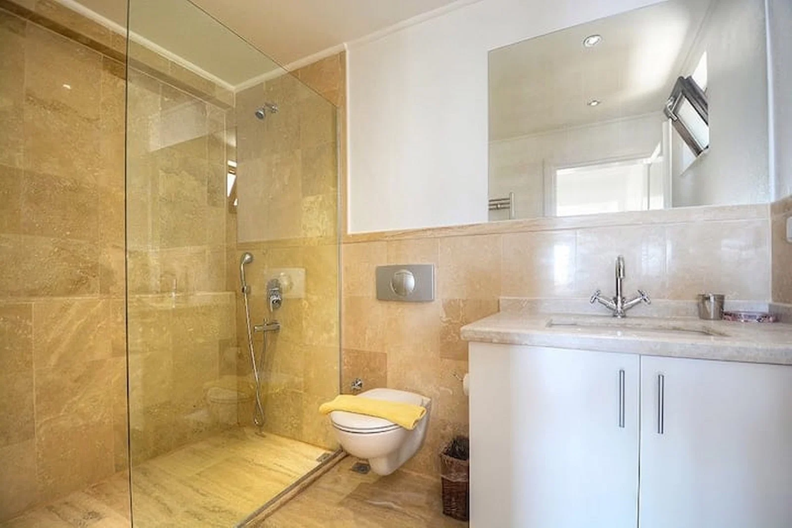 Kalkan’da Merkeze Yakın, Özel Havuzlu, 4 Yatak Odalı, Kiralık Villa