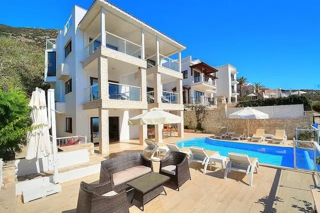 Kalkan’da Merkeze Yakın, Özel Havuzlu, 4 Yatak Odalı, Kiralık Villa