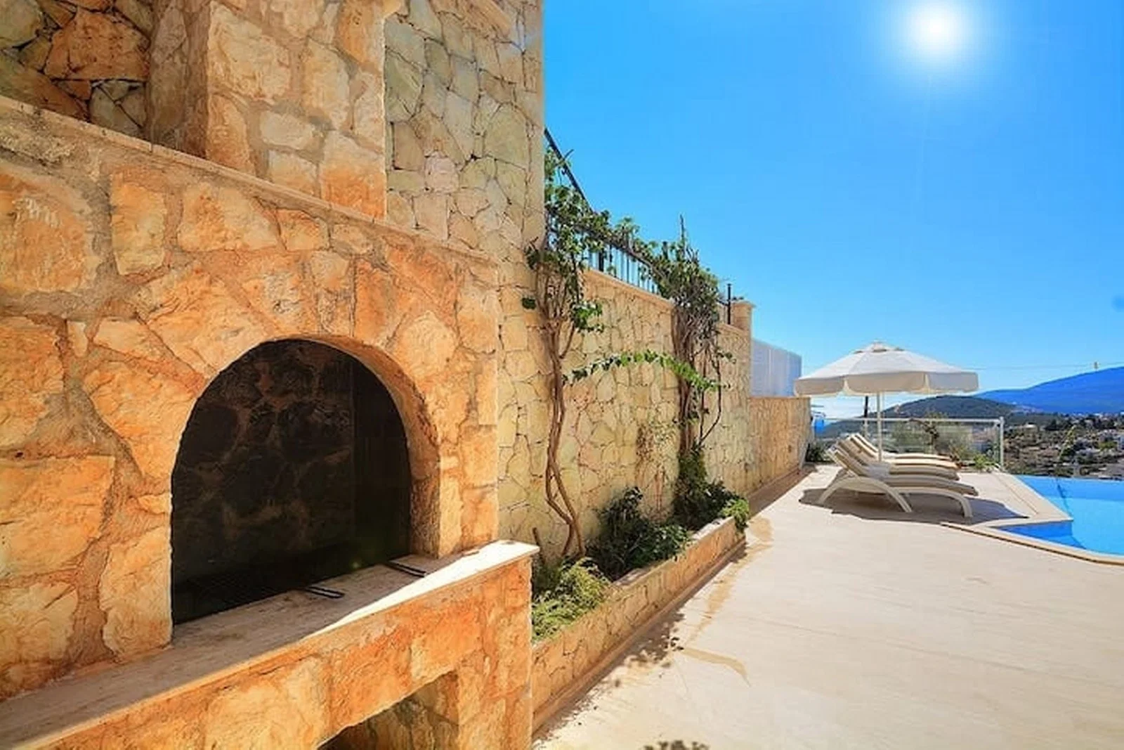 Kalkan’da Merkeze Yakın, Özel Havuzlu, 4 Yatak Odalı, Kiralık Villa