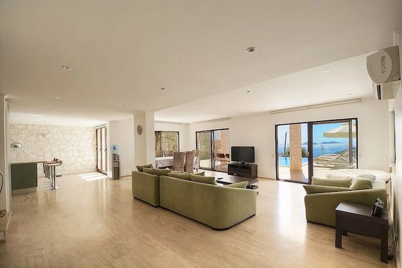 Kalkan’da Merkeze Yakın, Özel Havuzlu, 4 Yatak Odalı, Kiralık Villa