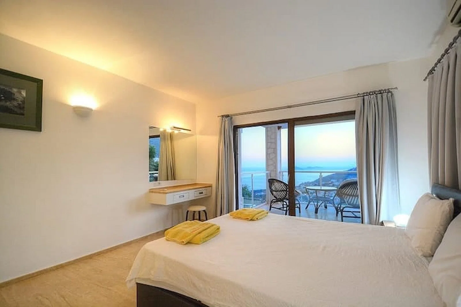 Kalkan’da Merkeze Yakın, Özel Havuzlu, 4 Yatak Odalı, Kiralık Villa