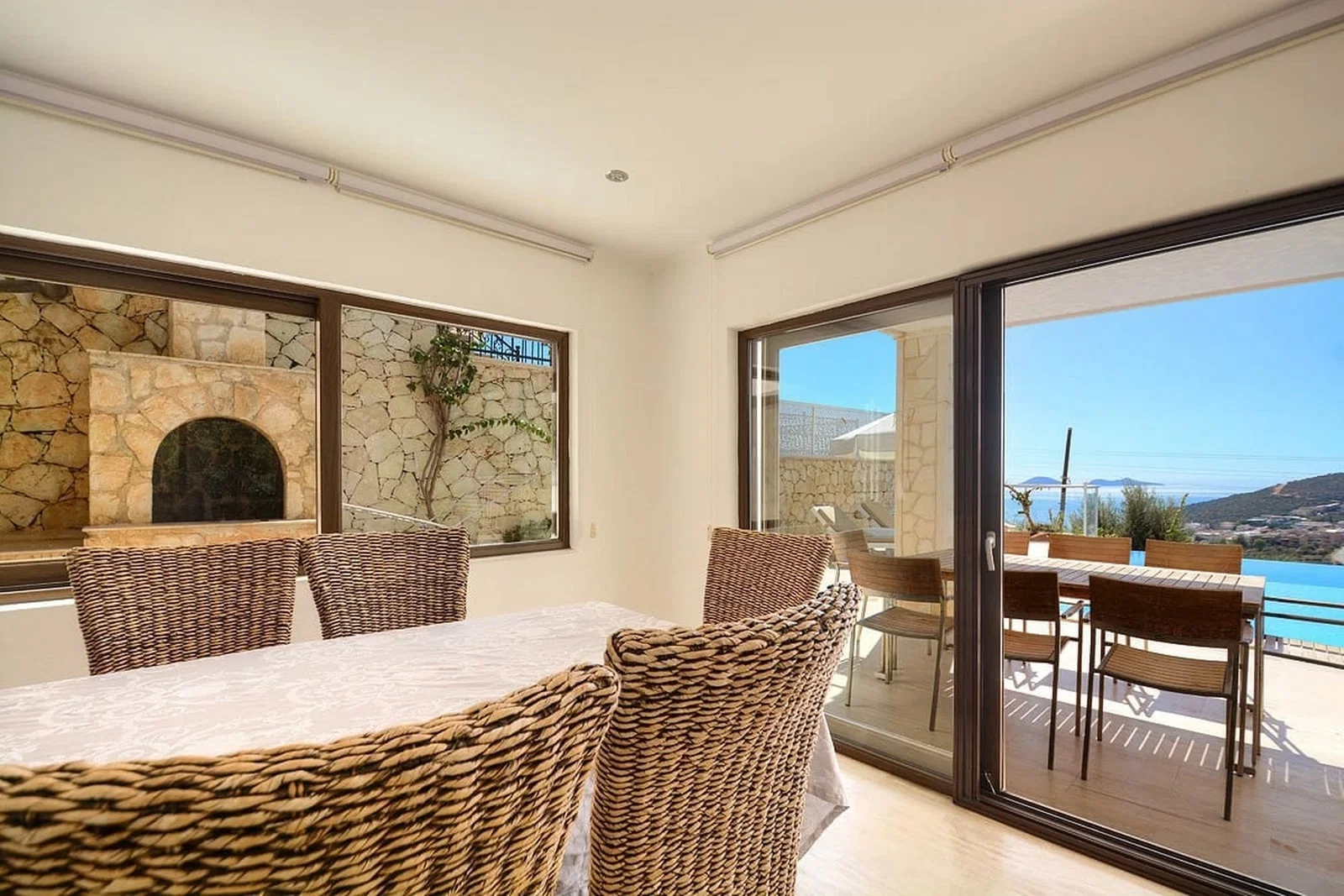 Kalkan’da Merkeze Yakın, Özel Havuzlu, 4 Yatak Odalı, Kiralık Villa
