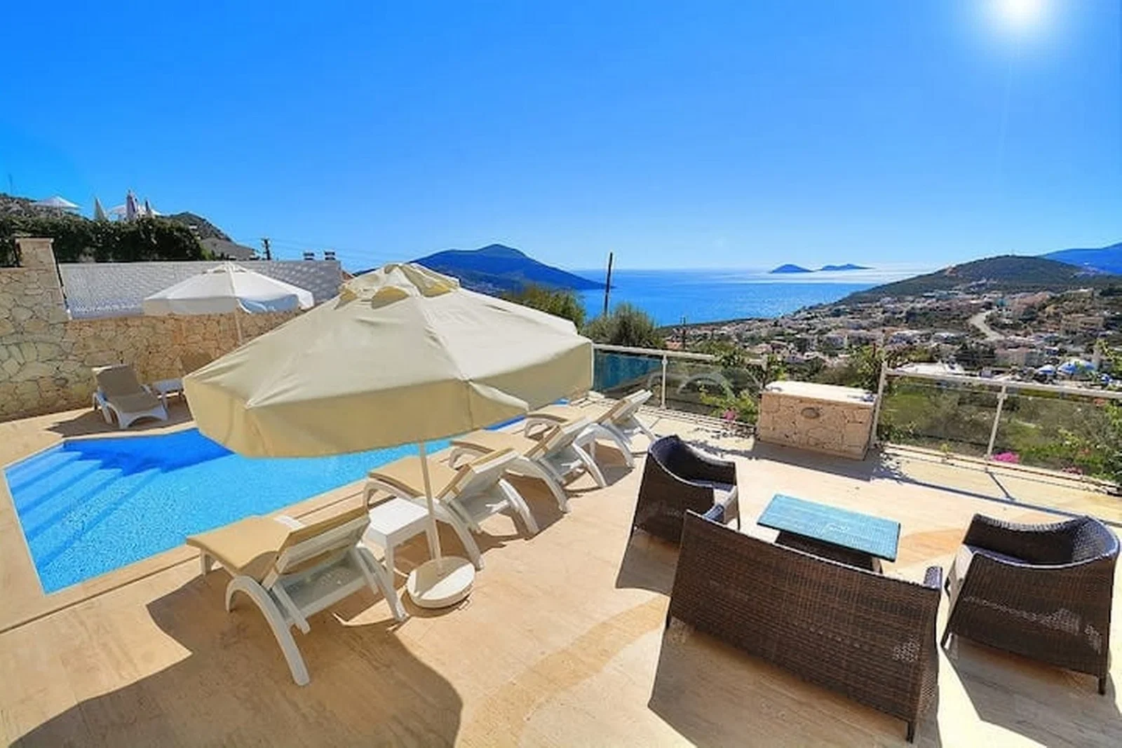 Kalkan’da Merkeze Yakın, Özel Havuzlu, 4 Yatak Odalı, Kiralık Villa