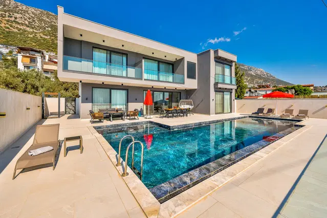 Kalkan’da Deniz Manzaralı, Kapalı Havuzlu, 8 Kişilik, Kiralık Villa