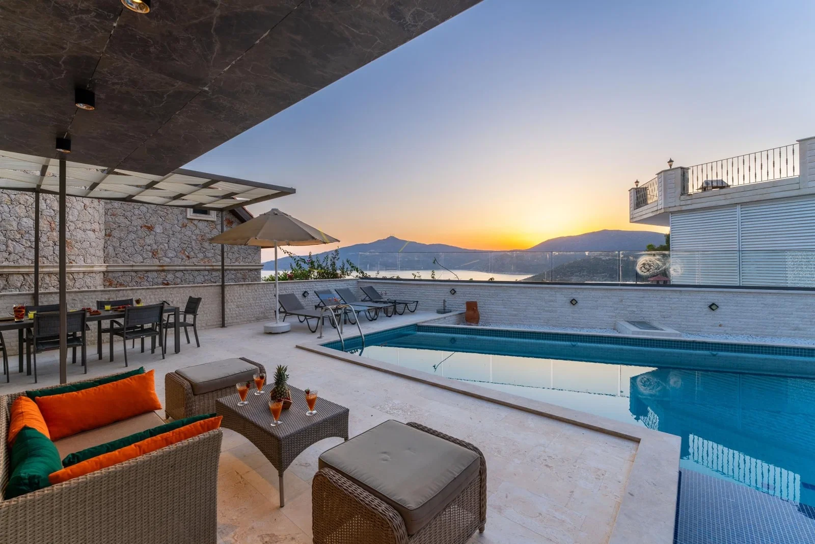 Kalkan’da ısıtmalı havuzlu kiralık villa, fotoğraf 11