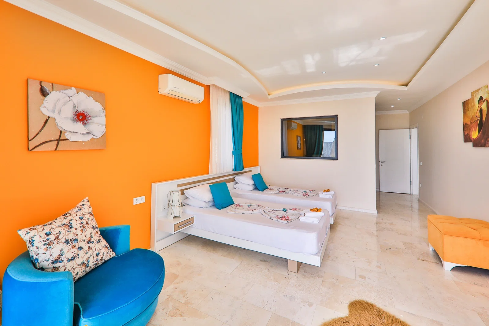 Üzümlü’de Korunaklı, Isıtmalı Havuzlu, 4 Kişilik, Kiralık Villa