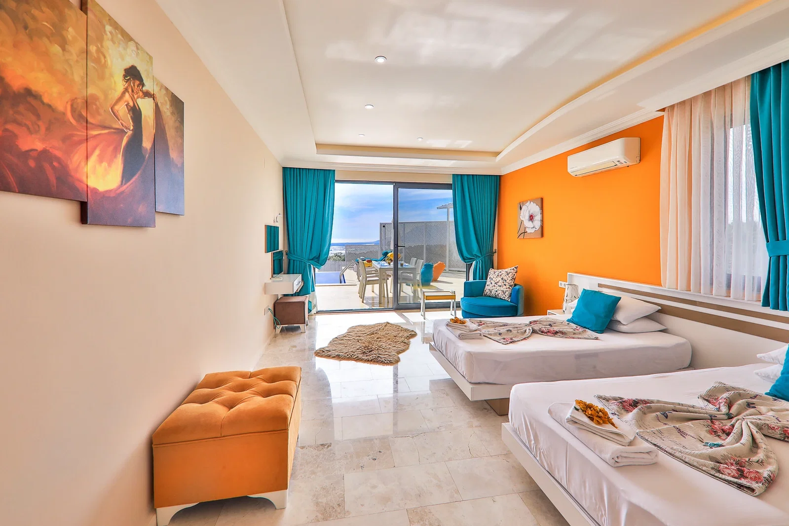 Üzümlü’de Korunaklı, Isıtmalı Havuzlu, 4 Kişilik, Kiralık Villa