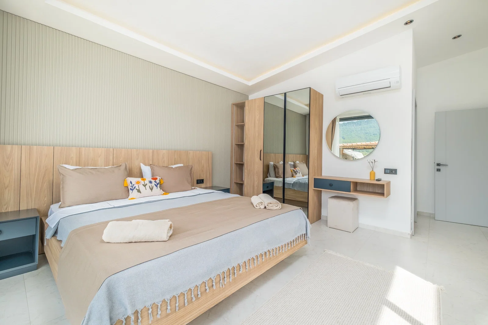Sarıbelen’de Korunaklı, Çocuk Havuzlu, Jakuzili, Lüks Villa