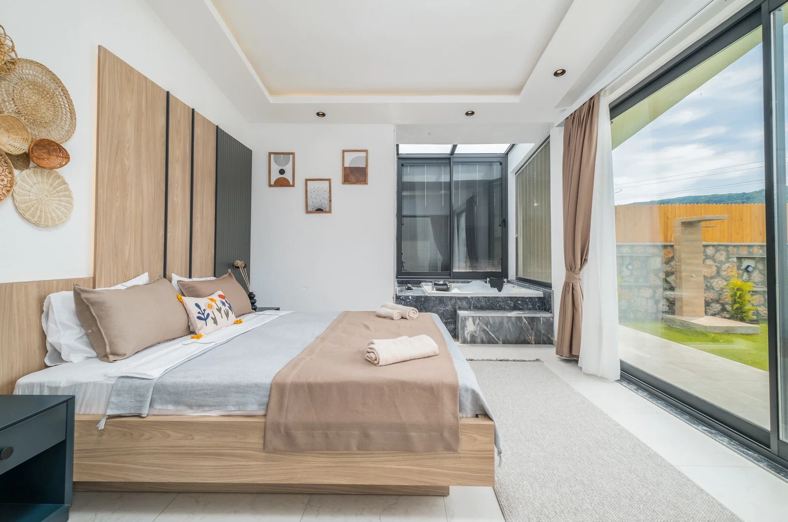 Sarıbelen’de Korunaklı, Çocuk Havuzlu, Jakuzili, Lüks Villa