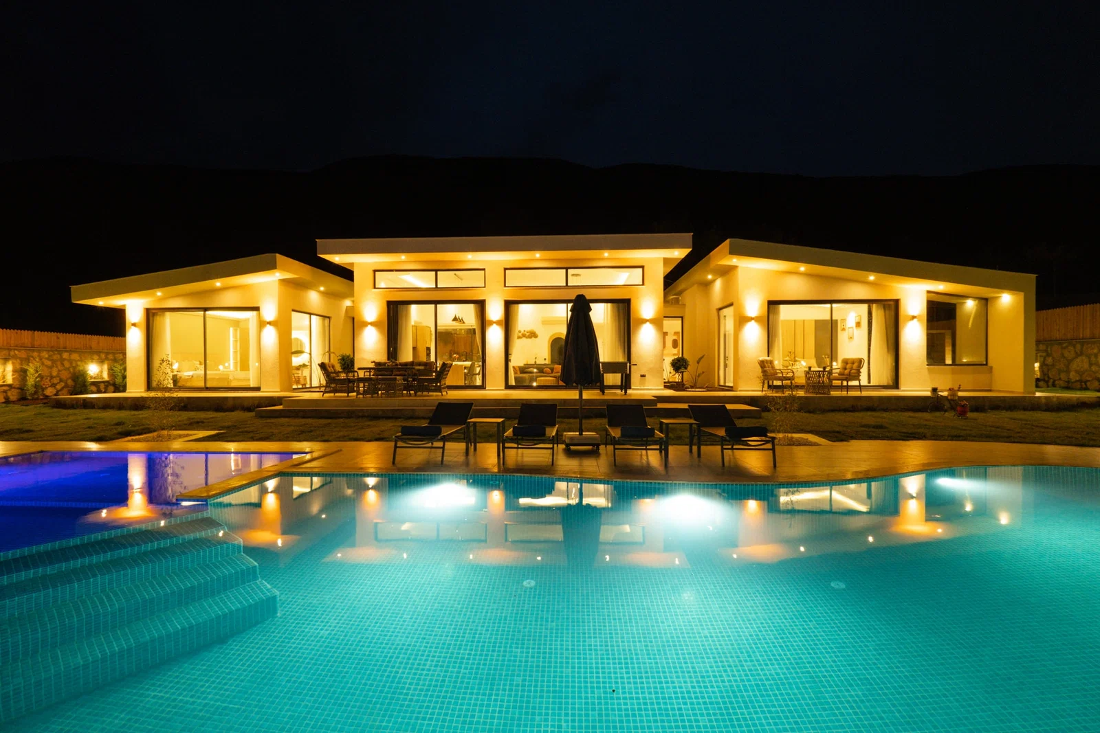 Sarıbelen’de Korunaklı, Çocuk Havuzlu, Jakuzili, Lüks Villa