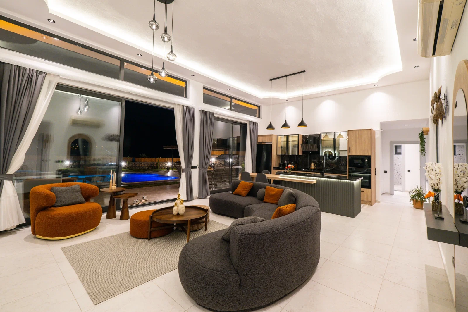 Sarıbelen’de Korunaklı, Çocuk Havuzlu, Jakuzili, Lüks Villa