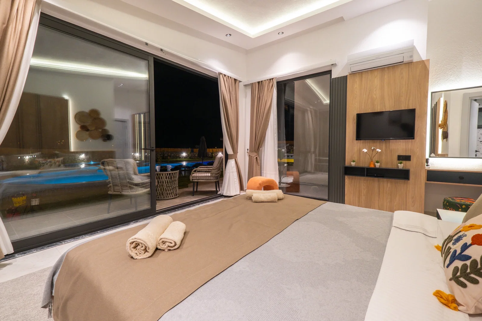 Sarıbelen’de Korunaklı, Çocuk Havuzlu, Jakuzili, Lüks Villa