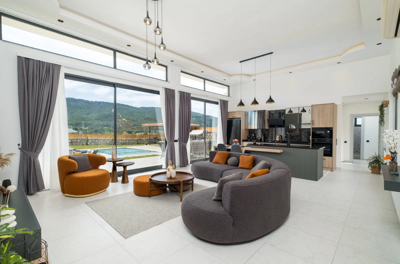 Sarıbelen’de Korunaklı, Çocuk Havuzlu, Jakuzili, Lüks Villa