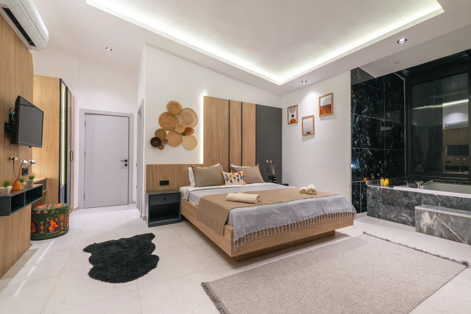 Sarıbelen’de Korunaklı, Çocuk Havuzlu, Jakuzili, Lüks Villa