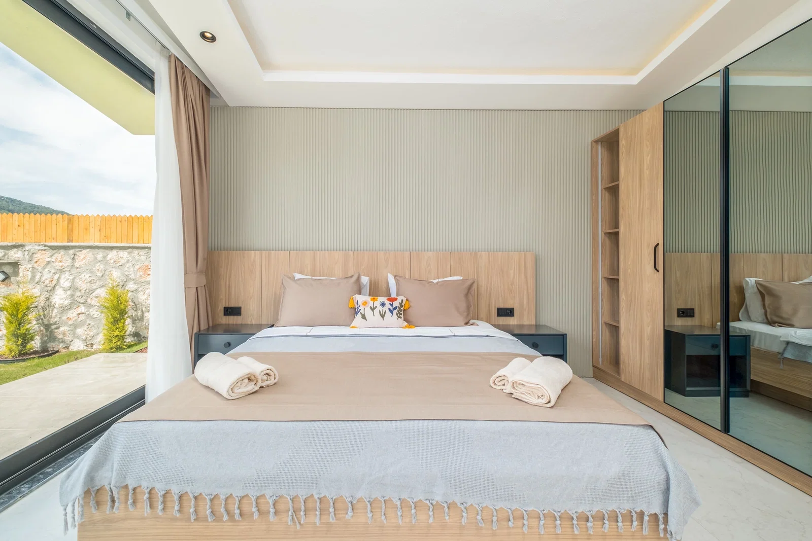 Sarıbelen’de Korunaklı, Çocuk Havuzlu, Jakuzili, Lüks Villa