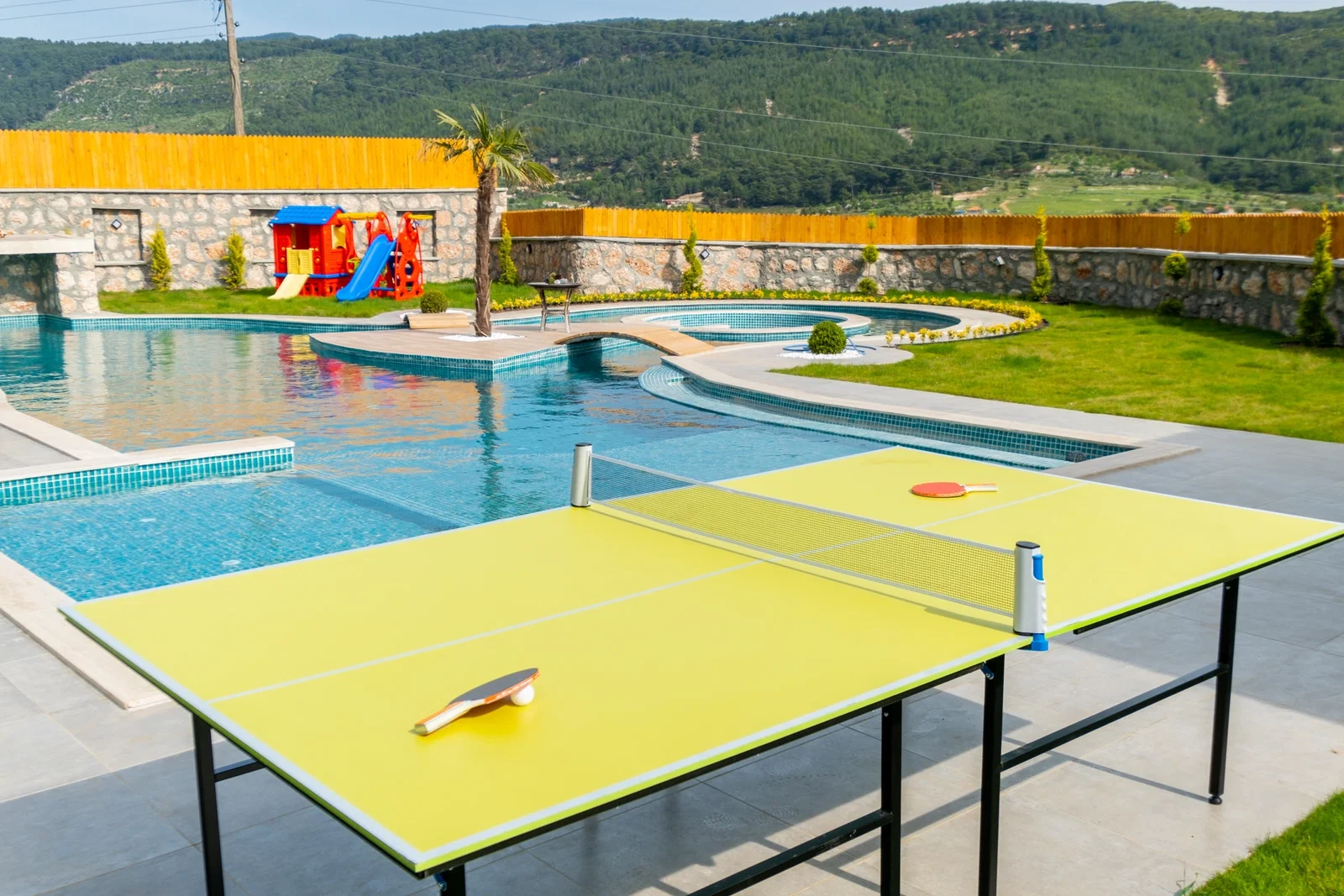 Sarıbelen’de Korunaklı, Çocuk Havuzlu, Jakuzili, Lüks Villa