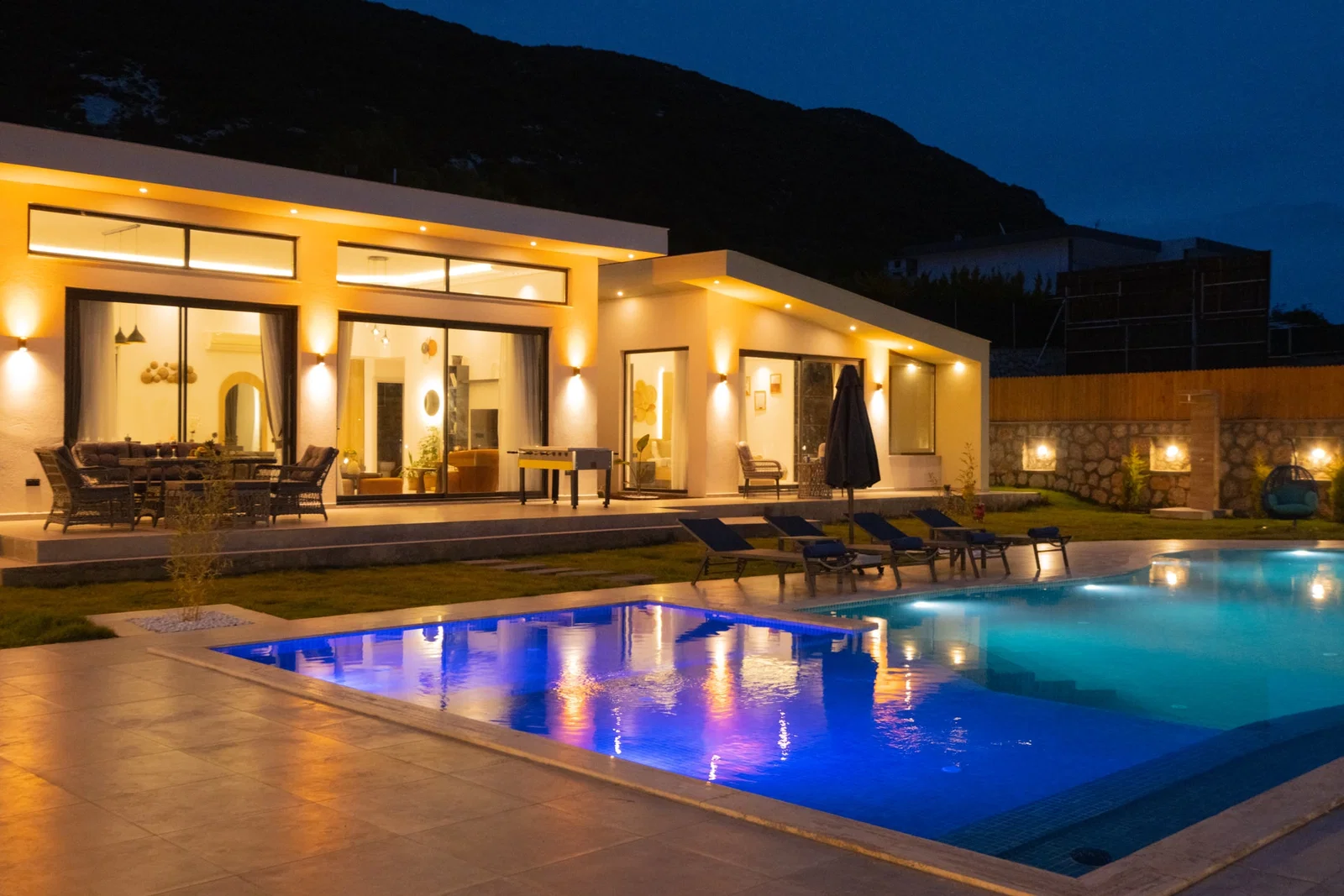 Sarıbelen’de Korunaklı, Çocuk Havuzlu, Jakuzili, Lüks Villa