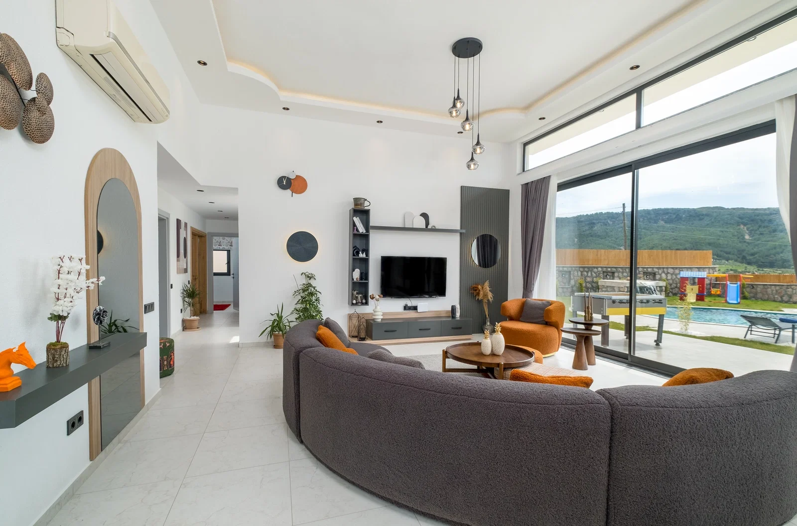 Sarıbelen’de Korunaklı, Çocuk Havuzlu, Jakuzili, Lüks Villa