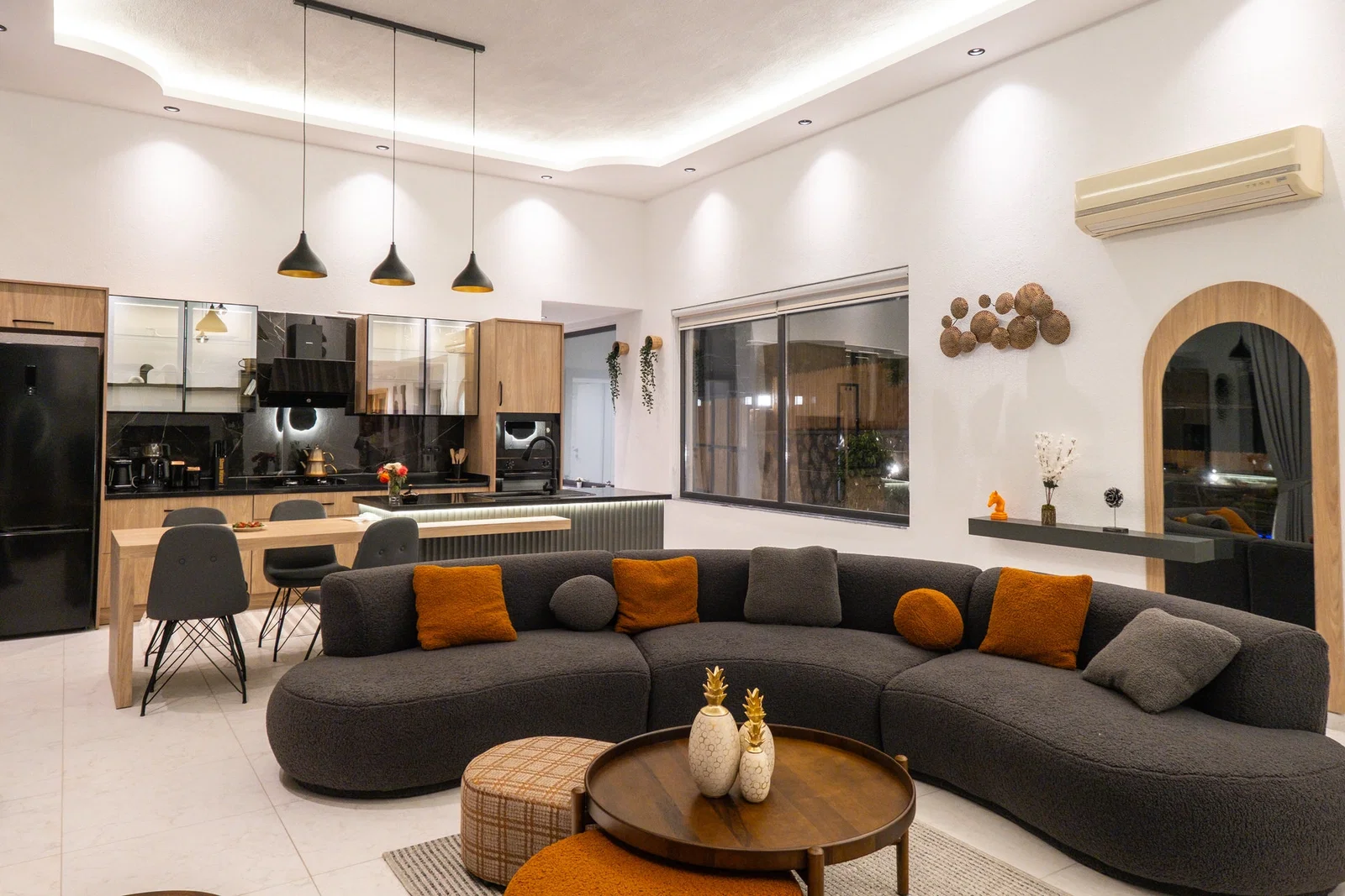 Sarıbelen’de Korunaklı, Çocuk Havuzlu, Jakuzili, Lüks Villa