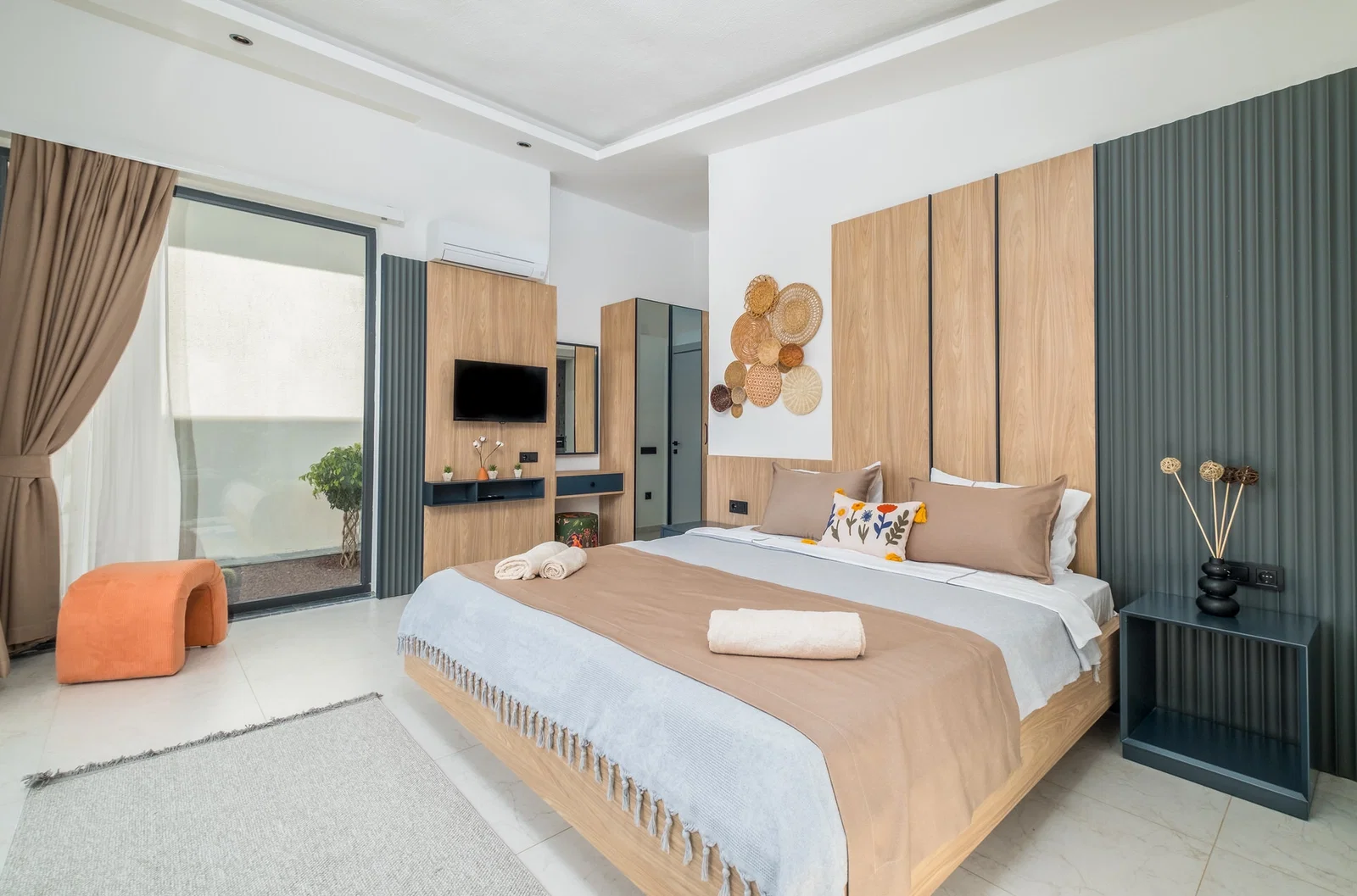 Sarıbelen’de Korunaklı, Çocuk Havuzlu, Jakuzili, Lüks Villa
